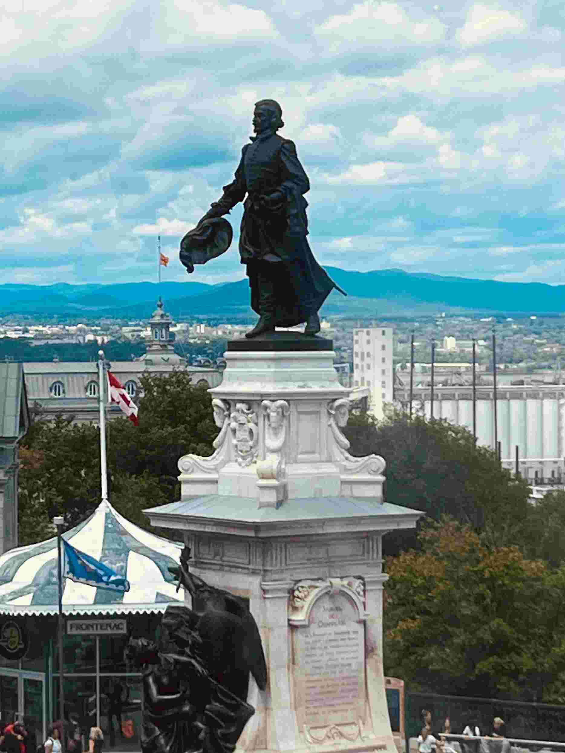 Planning atrip to Canada statue